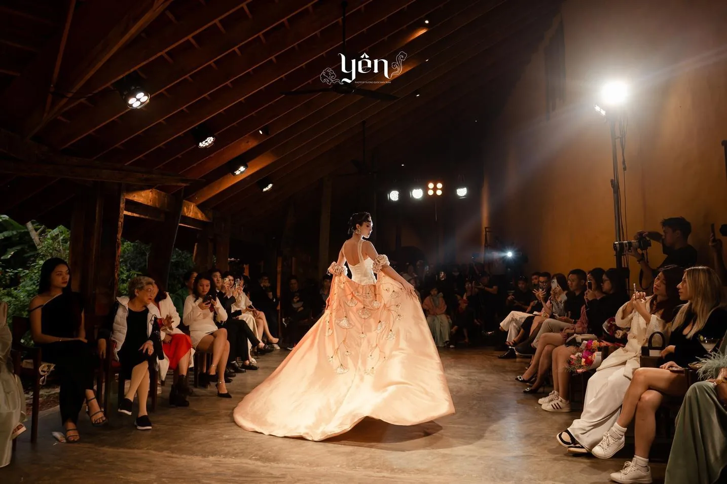 Khung hình từ dự án fashion film Áo Dài “Yên”